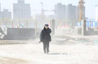 北京全市城管重点检查工地扬尘 减少雾霾来源
