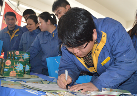 新华网 &ldquo;亮筷行动&rdquo;携美的时代城走进徐工液压件有限公司