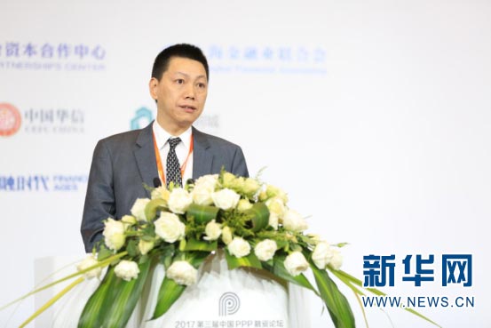 龙元建设集团副董事长、总裁赖朝晖发表主旨演讲