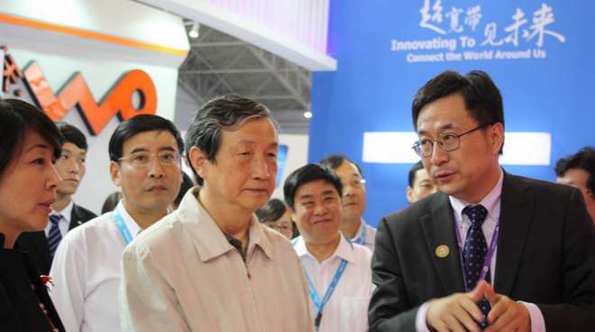 国务院副总理马凯参观通信展侧记