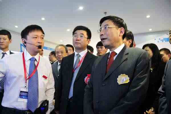 苗圩等领导参观展会 了解ICT领域最新技术与应用