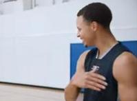 iPhone请NBA明星库里演广告