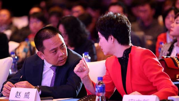 华夏幸福产业发展集团总裁赵威、《英才》杂志社社长宋立新现场交流