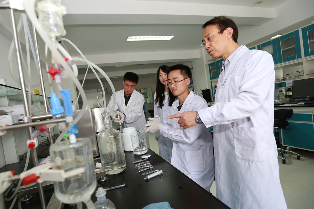 学生们听任晓平教授授课