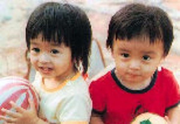 各地漂亮女星童年萌照大曝光 自小是&ldquo;美人胚&rdquo;