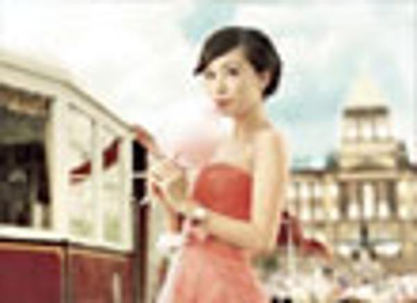 杨幂演绎英纳格浪漫传奇