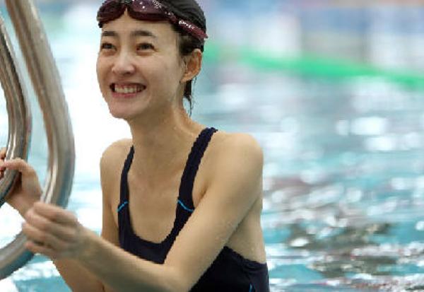 素颜女神王丽坤再登水立方 惊艳全场