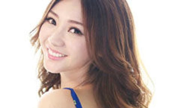 柳岩碎花裙清爽写真 尽显浓郁女人味