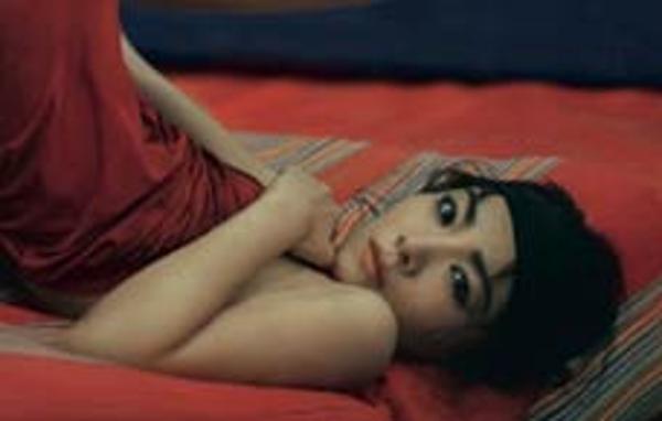 齐溪，闪着金子硬光的姑娘