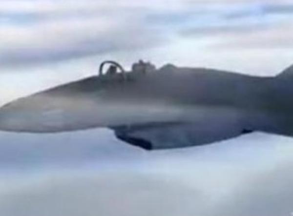 解放军歼十战机万米高空遇险情