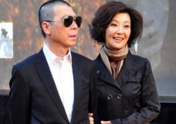 揭秘内地名导再婚妻子：夫妻平均相差18岁