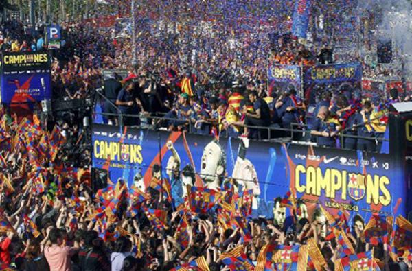 巴萨举行冠军巡游