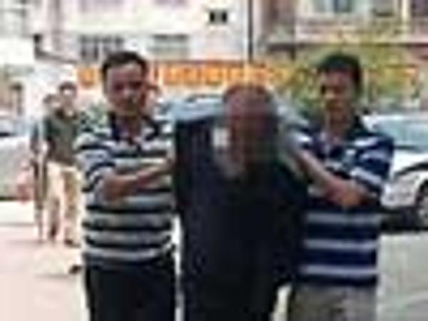 男子问谁是情敌 女子随手指路人遭杀害