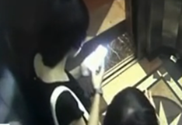 小学校长带6名女学生开房视频曝光