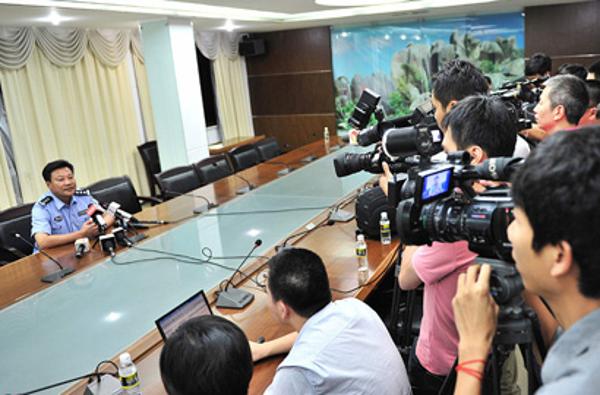 海南万宁警方提请逮捕&ldquo;带女生开房&rdquo;两嫌犯