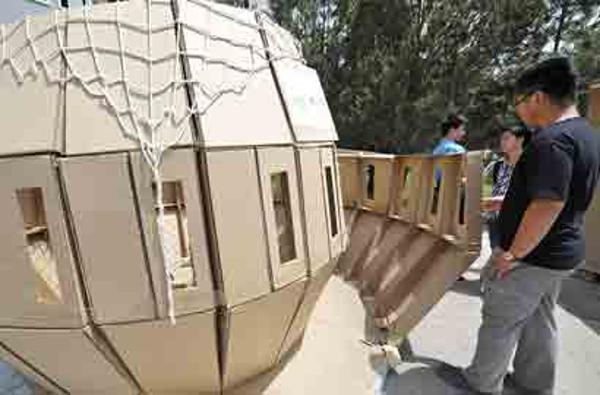 山西大学生用废纸箱盖&ldquo;环保房屋&rdquo;