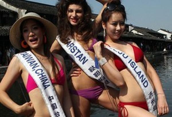 古镇水乡国际旅游小姐比基尼惊艳夺目
