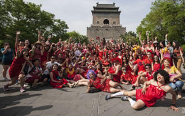 北京后海红裙跑一族