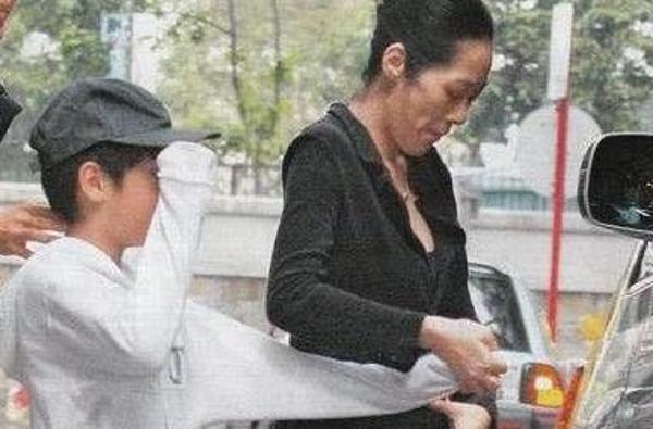 揭明星私生子成长照