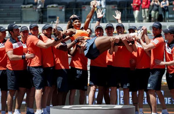 马德里公开赛：小威战胜莎拉波娃夺冠