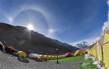 迷人的珠峰日晕