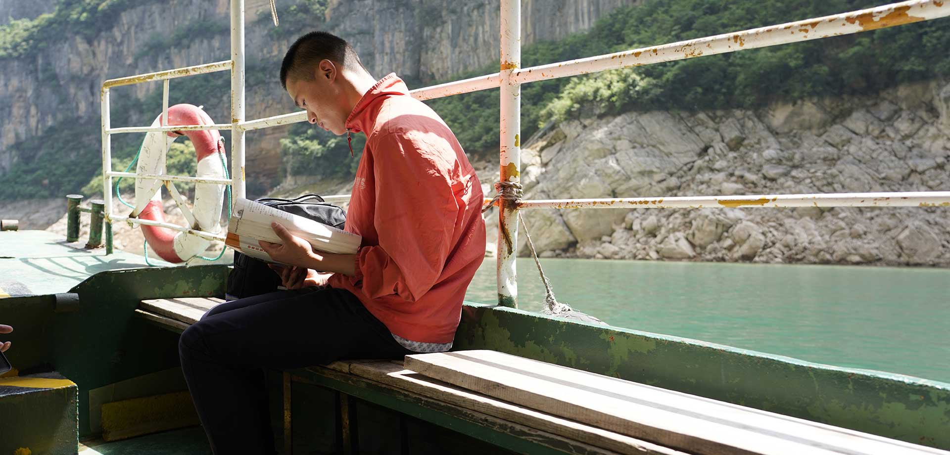 为一人&ldquo;定制&rdquo;的库区上学路