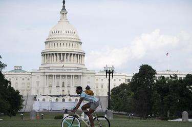 美国单日新增病例数超4万 近期病例年轻人居多