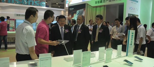 SINOCES2013嘉宾参观企业展台