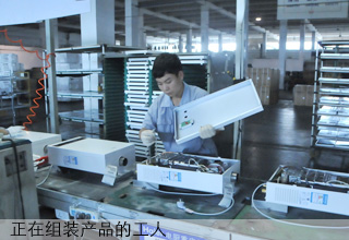 流水线上的工人