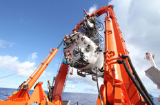 新华视点：“蛟龙”入水