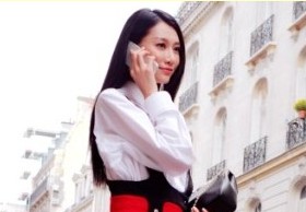 另类首饰SUGAR钻石手机抢眼街拍(组图)