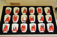 参展商展出的十八罗汉杯