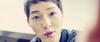 宋仲基张艺兴赵丽颖 明星自拍萌全靠嘟嘴