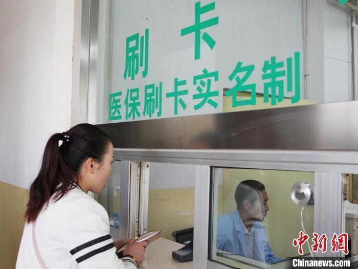 出门遛狗必须拴绳,骗保将被重罚……5月新规来了!