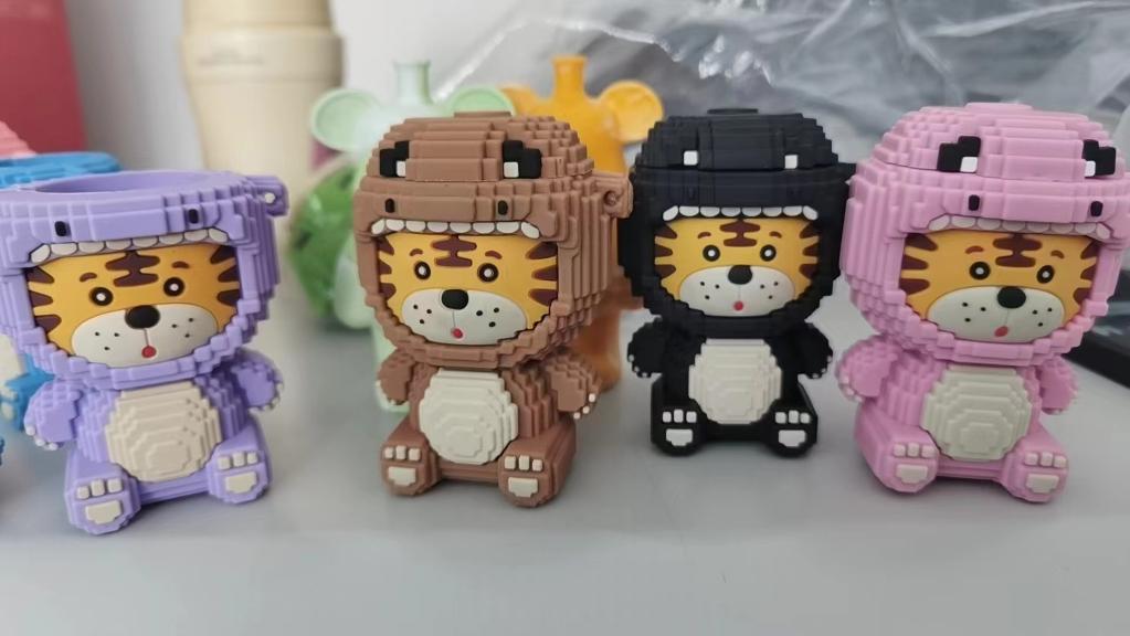 新华全媒+｜警觉！这些穿上“奶茶杯”“玩具熊”外套的不法电子烟