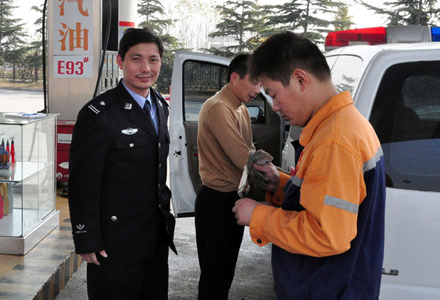 上海：&ldquo;神探&rdquo;出击一人连抓72名逃犯