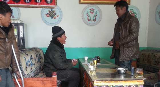 巴桑旺堆慰问古堆乡困难户