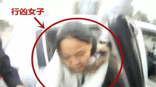 女司机遭后座女乘客割喉 视频记录行凶过程