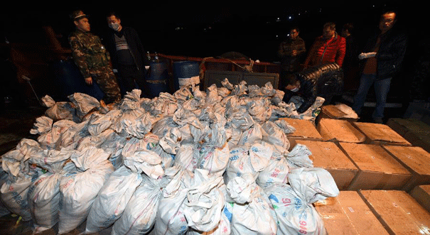 警方在广东陆丰一艘渔船上缴获2吨成品冰毒