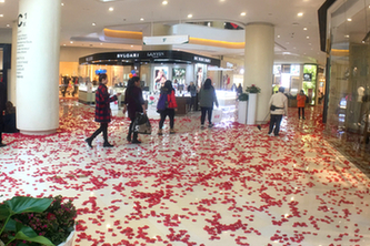 240萬片！杭州一商場用&ldquo;花瓣&rdquo;鋪路
