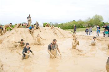 &ldquo;泥巴日&rdquo;極限挑戰