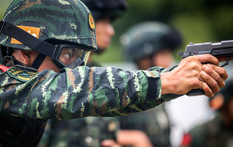 特戰隊員練就&ldquo;快槍手&rdquo; 5發子彈3秒內出膛