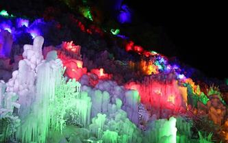 4萬平米冰瀑“亮相”青海宗家溝