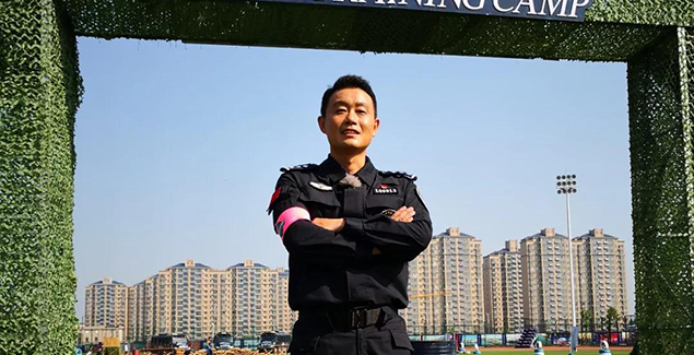 梅占元：党旗下的“蓝铠剑客”