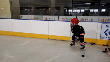 来自南方的冰球小将,在冰面上寻找快乐与梦想