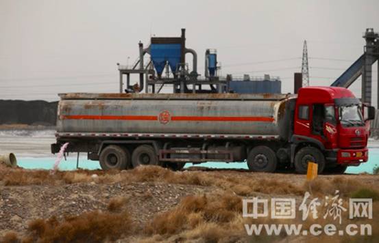 青铜峡市金昱元化工违规倾倒污水 环保局难下结论