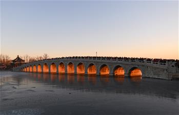頤和園十七孔橋現&ldquo;金光穿洞&rdquo;美景