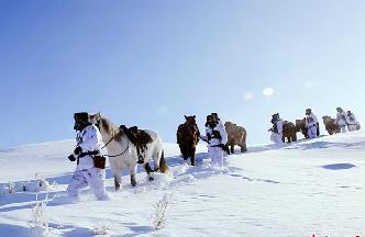 新疆塔克什肯邊防連三九天踏雪巡邊