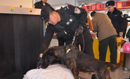 內蒙古錫林郭勒草原深處的首個春運