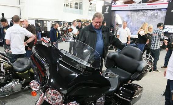 溫哥華摩托車展開幕